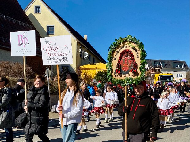 Rosenmontags - Umzug in Westerheim Krönender Abschluss bei Kaiserwetter unserer Black Pearls heute beim Umzug in Westerheim Zusammen mit den...