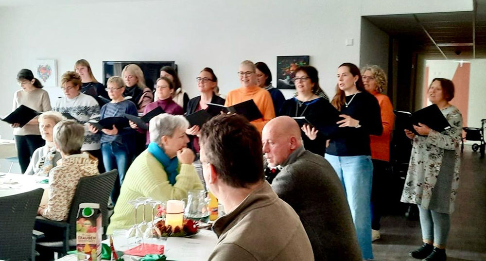 LaVida singt bei Weihnachtsfeier im Pflegehotel